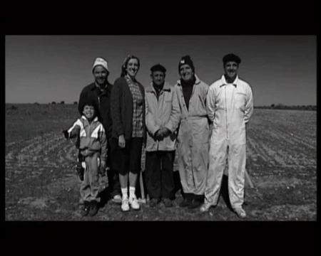 Gente de fuera BDrip MP4 Castellano